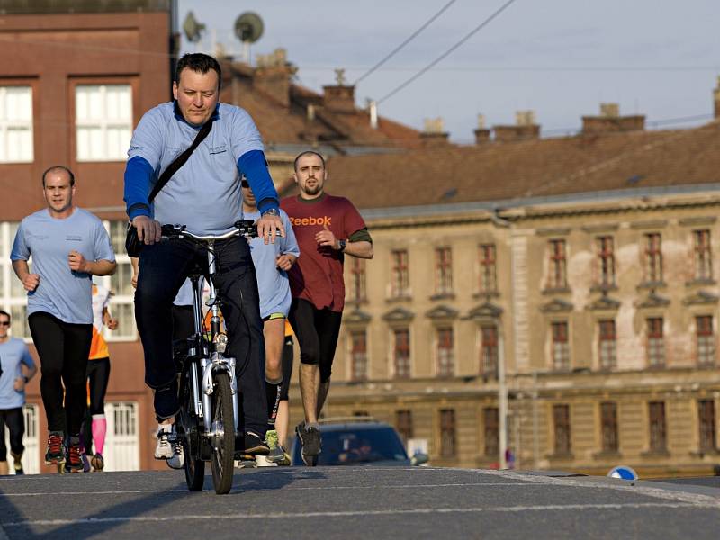 Charitativní běh na hradeckém Eliščině nábřeží ve prospěch nadačního fondu Aquapura.