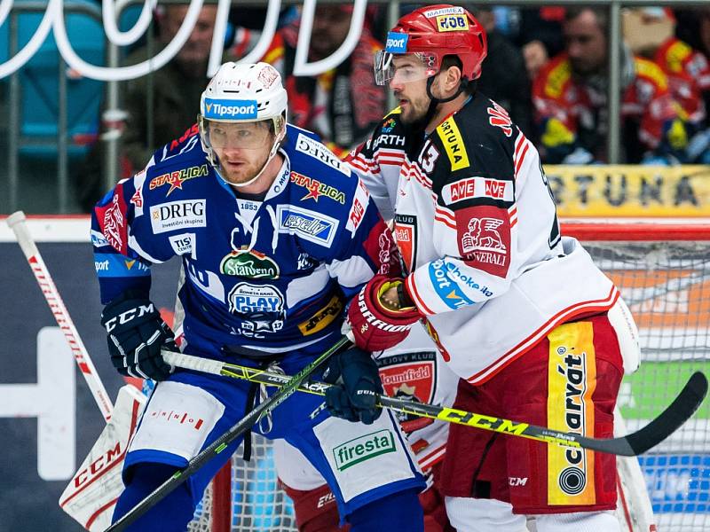 Semifinále Generali play off hokejové extraligy: Mountfield HK - HC Kometa Brno.