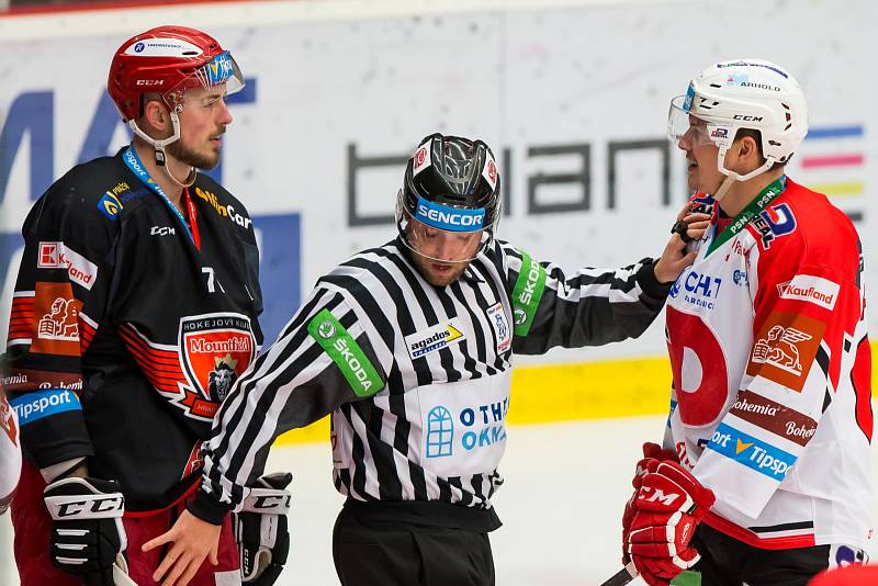 EMOCE okořenily hokejové střetnutí Mountfield HK - HC Dynamo Pardubice.