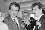 Miloš Zeman a Pavel Dostál na XXVI. sjezdu ČSSD, který se konal ve dnech 26. až 28. února 1993 v Domě odborů v Hradci Králové.