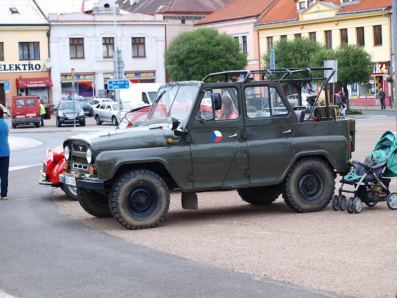 Novobydžovský čtverec - memoriál Elišky Junkové.