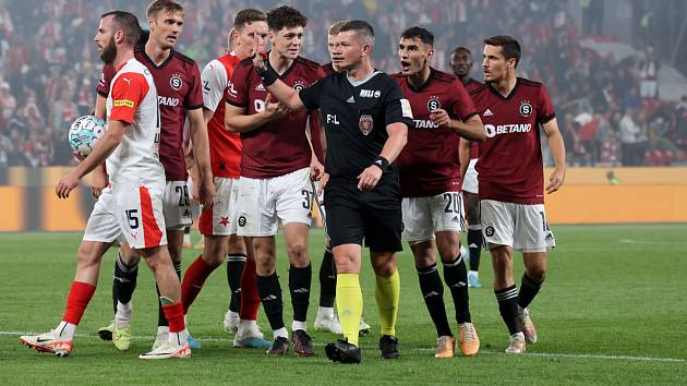 Deváté kolo FORTUNA:LIGY zpestřilo derby Slavia - Sparta. 
