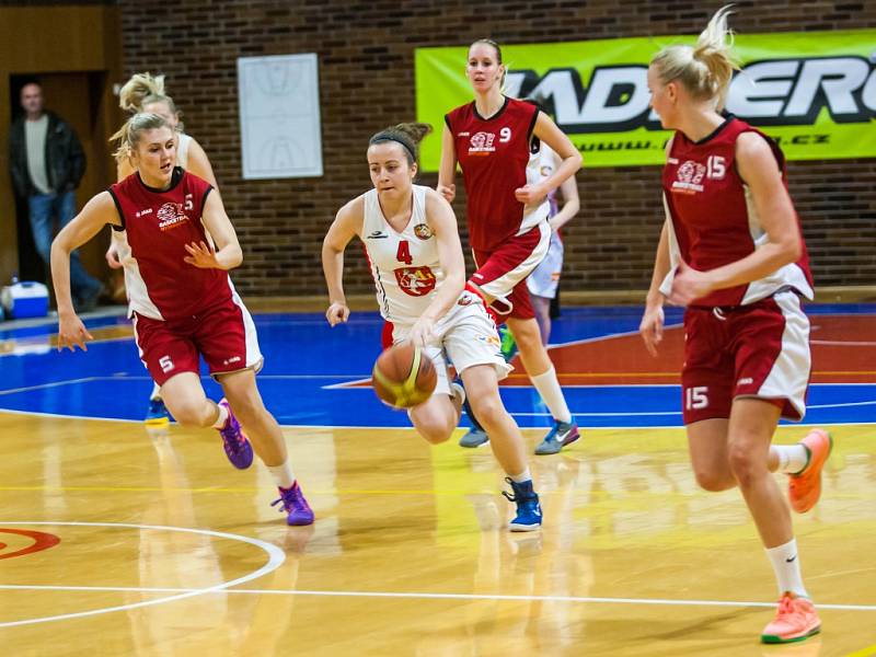 Ženská basketbalová liga - semifinále play off: Sokol Hradec Králové - Basketball Nymburk.