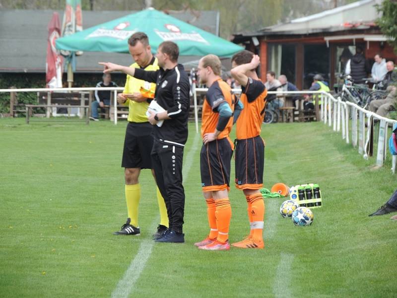 Malšovice - Třebeš B 2:4 (0:3).