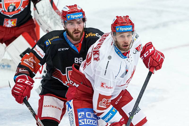 Hokejová extraliga: Mountfield HK - HC Oceláři Třinec.