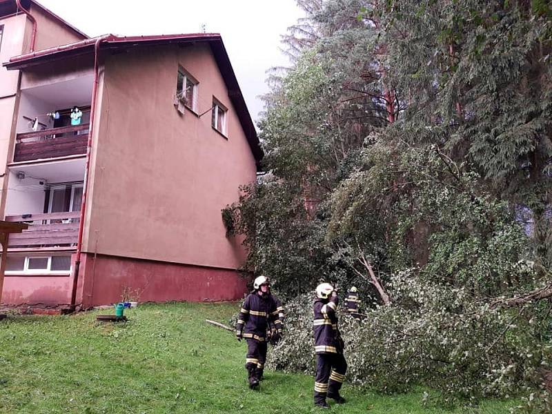 Zásah hasičů v souvislosti s bouřkami.