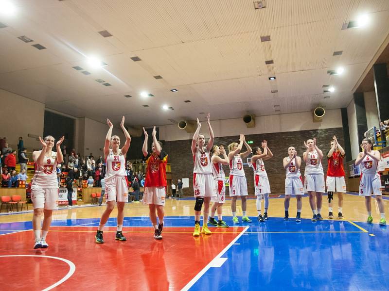 Ženská basketbalová liga - čtvrtfinále play off: TJ Sokol Hradec Králové - BLK Slavia Praha.