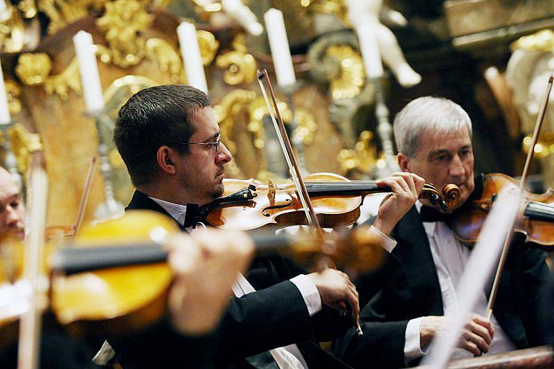 Smiřické svátky hudby 2010: Zahajovací koncert pro housle, trubku a orchestr od Georga Philippa Telemanna v zámecké Kaple Zjevení Páně ve Smiřicích.