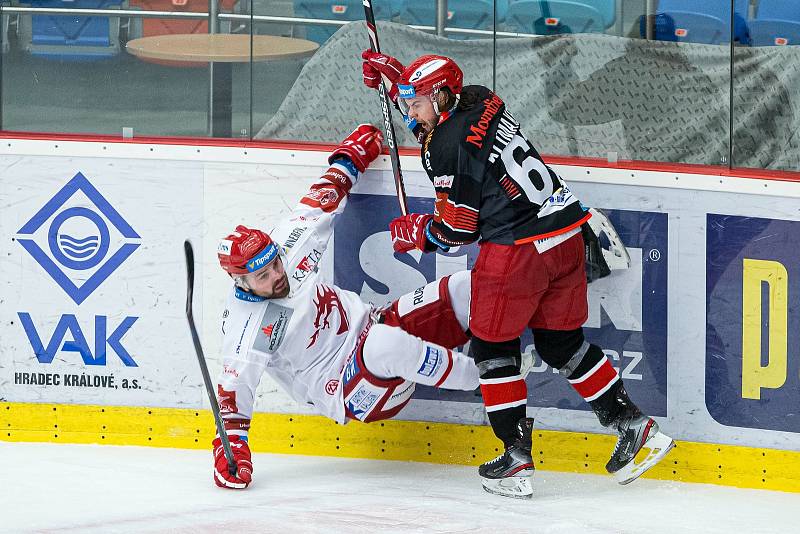 Hokejová extraliga: Mountfield HK - HC Oceláři Třinec.