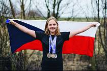 Hradecká Karolína Pleskotová se zaskvěla na MS v plavání v ledové vodě.