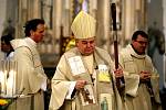 Tříkrálová sbírka: Pontifikální mši svatou s rozesláním tříkrálových koledníků, celebroval biskup Dominik Duka.
