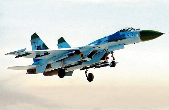 Letoun Su-27.