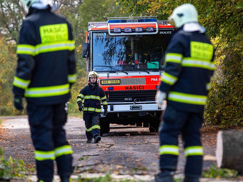 Zásah hasičů v Královéhradeckém kraji v souvislosti se silným větrem.