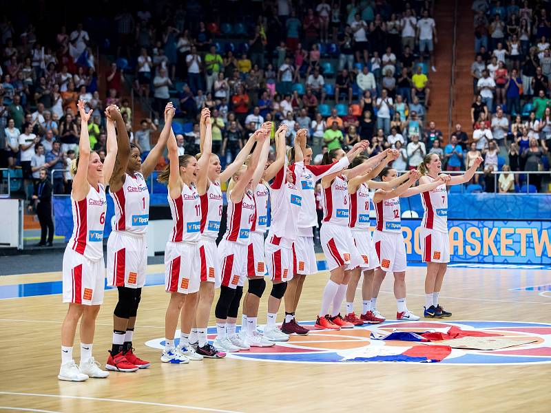 Mistrovství Evropy basketbalistek v Hradci Králové: České republika - Španělsko.