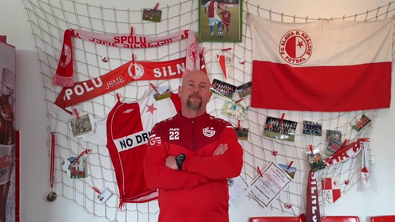 Šestačtyřicetiletý gólman fotbalové Slavie Hradec Jiří Mašek odpovídal ve videorozhovoru pro Deník.