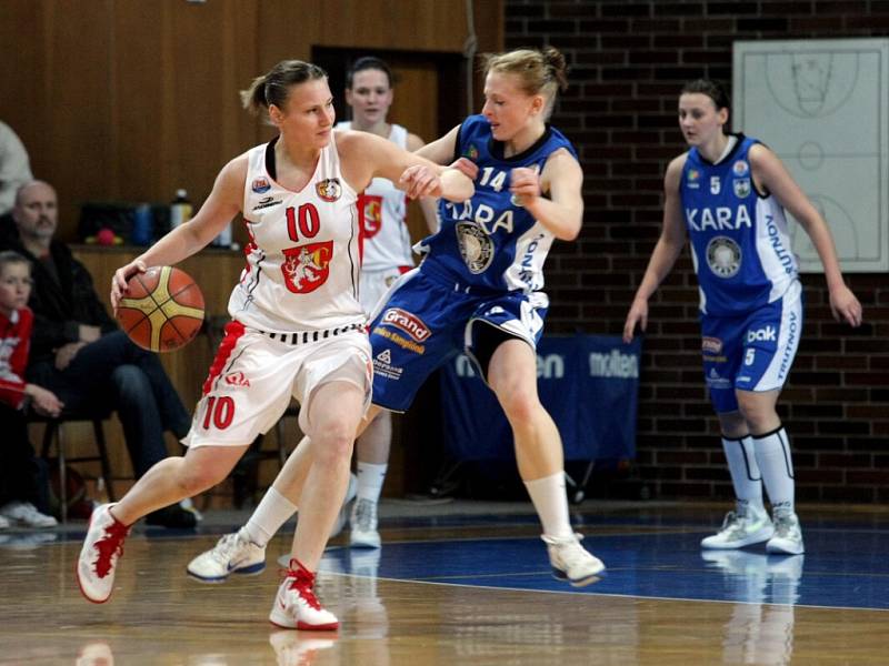 Ženská basketbalová liga: Sokol Hradec Králové - Kara Trutnov.