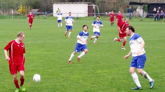 Krajská fotbalová I. B třída, skupina G: TJ Lokomotiva Hradec Králové - SK Hošek Robousy.