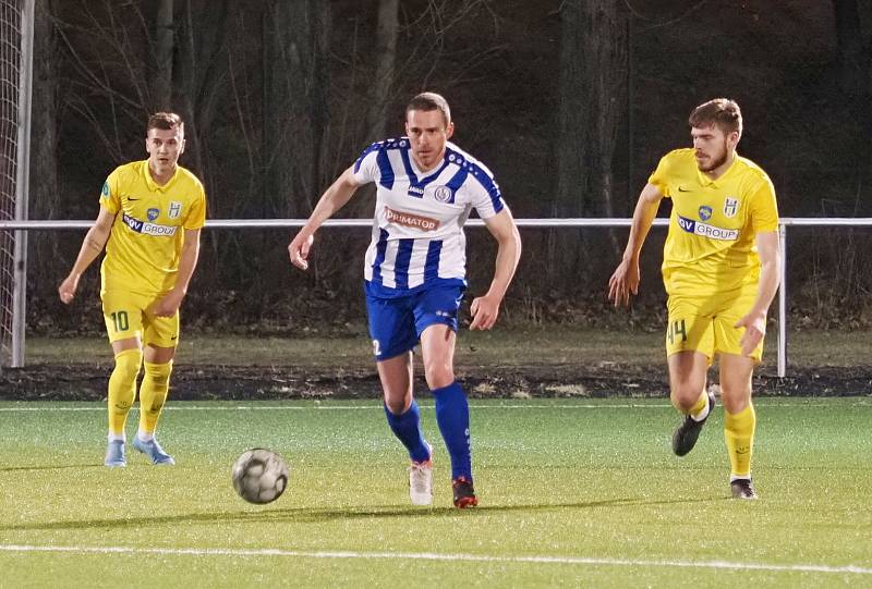 FC Polissja Žitomir (ve žlutém) versus FK Náchod 4:1 (1:0)