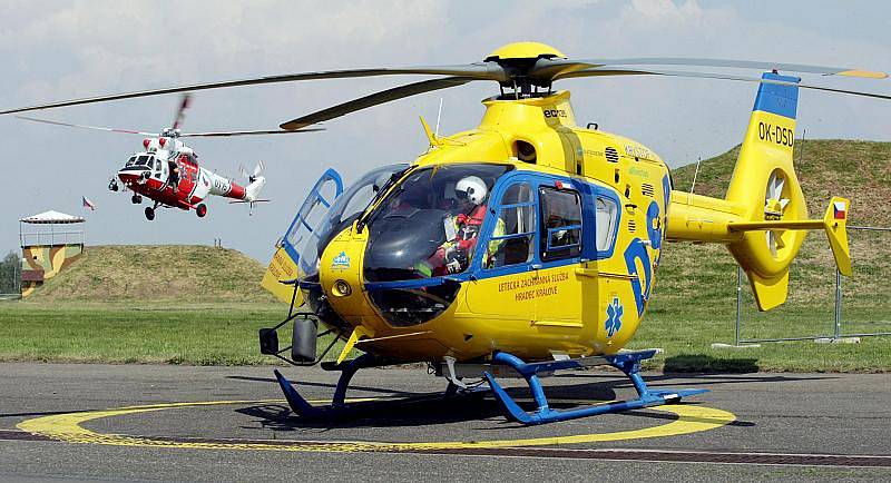 Největší vrtulníková show v České republice otevřela  své brány 20.května na hradeckém letišti.