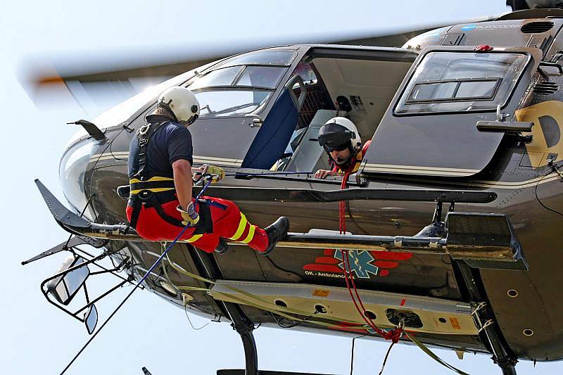 Největší vrtulníková show v České republice otevřela  své brány 20.května na hradeckém letišti.