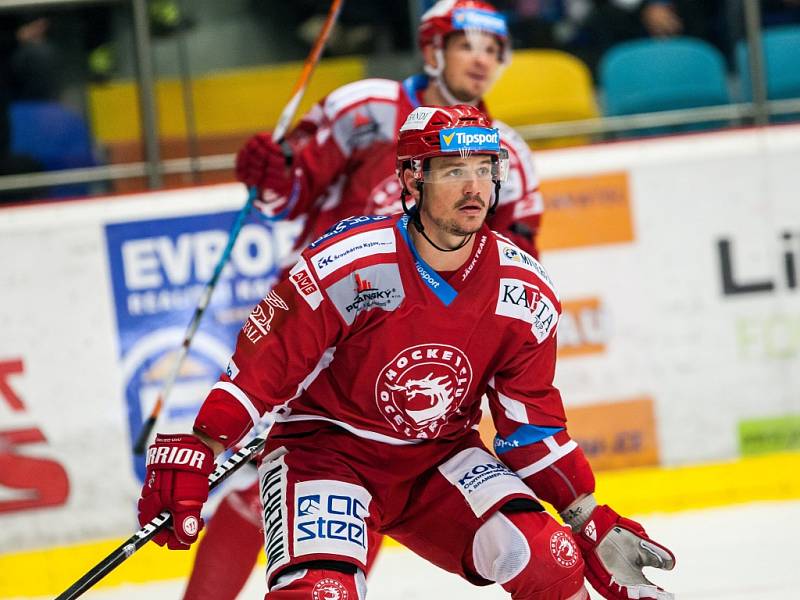 Hokejová extraliga: Mountfield HK - HC Oceláři Třinec.