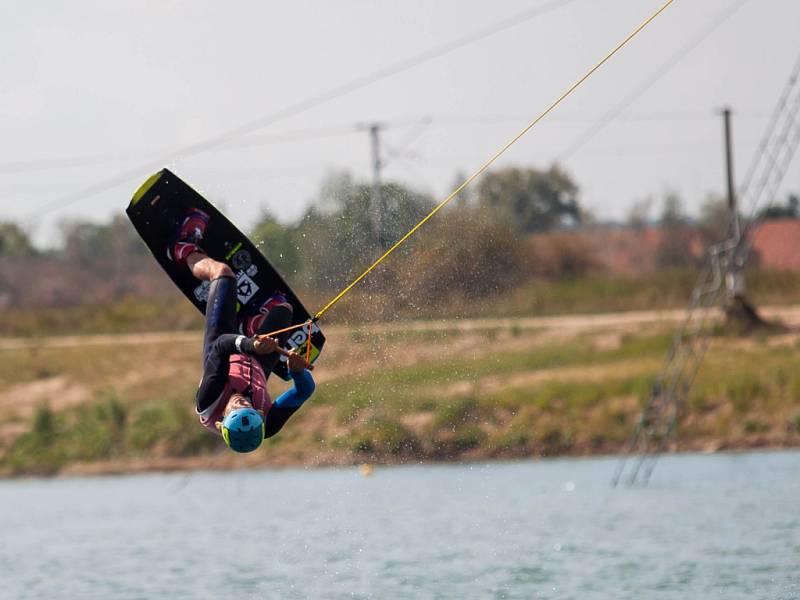 Wakepark na plačické pískovně u Hradce Králové.