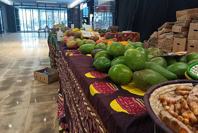 Tropické ovoce a další produkty ze srdce Afriky přilákaly v sobotu desítky účastníků i kolemjdoucích.