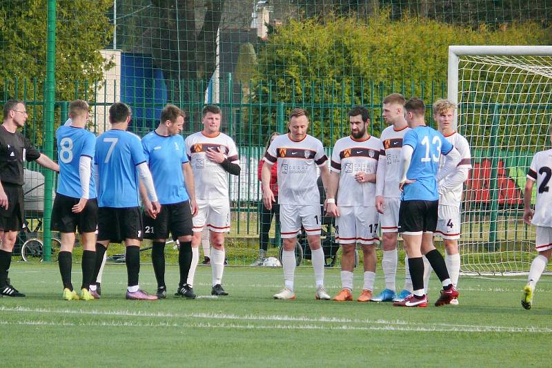 Krajský přebor: Police nad Metují (v bílém) - Solnice 0:2