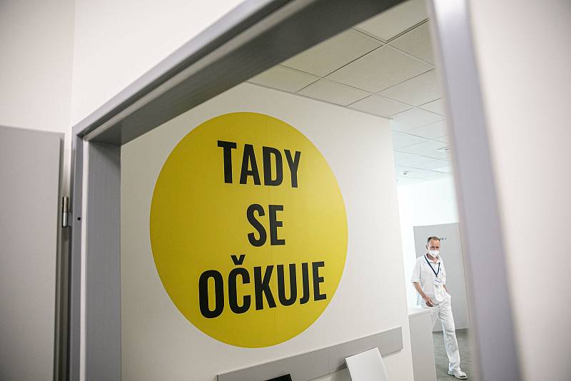 Očkovací centrum bez nutnosti registrace je v hradeckém OC Atrium otevřené každý všední den od 13 do 18 hodin.