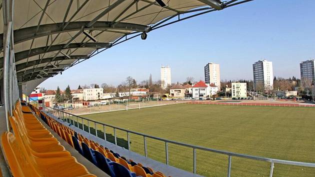 Rekonstrukce královéhradeckého fotbalového areálu Bavlna.