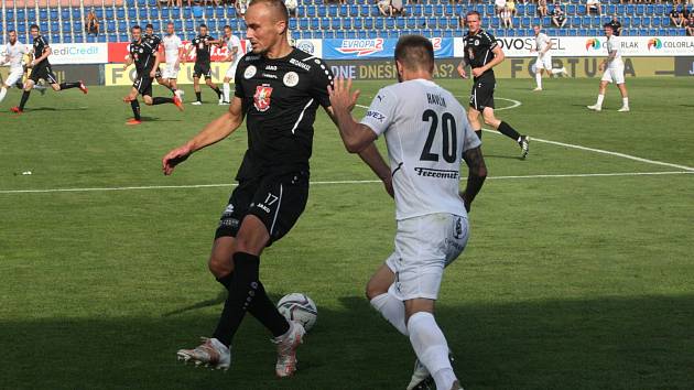 PROHRA. Hradečtí fotbalisté padli na Slovácku 0:1. Šanci na vyrovnání měl Pavel Dvořák.