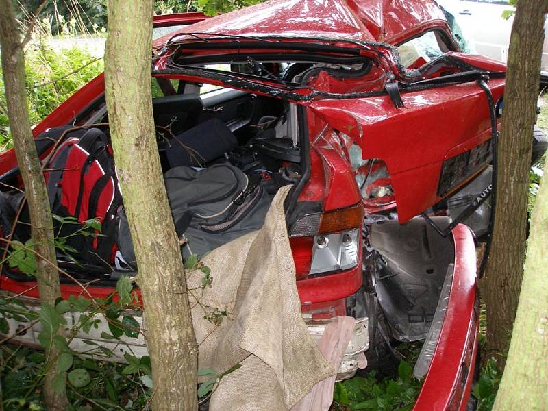 Tragická nehoda mezi obcemi Polánky a Ledce na Královéhradecku