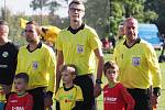 Televizní duel I. A třídy Stěžery (v tmavém) vs. Kunčice 1:5.