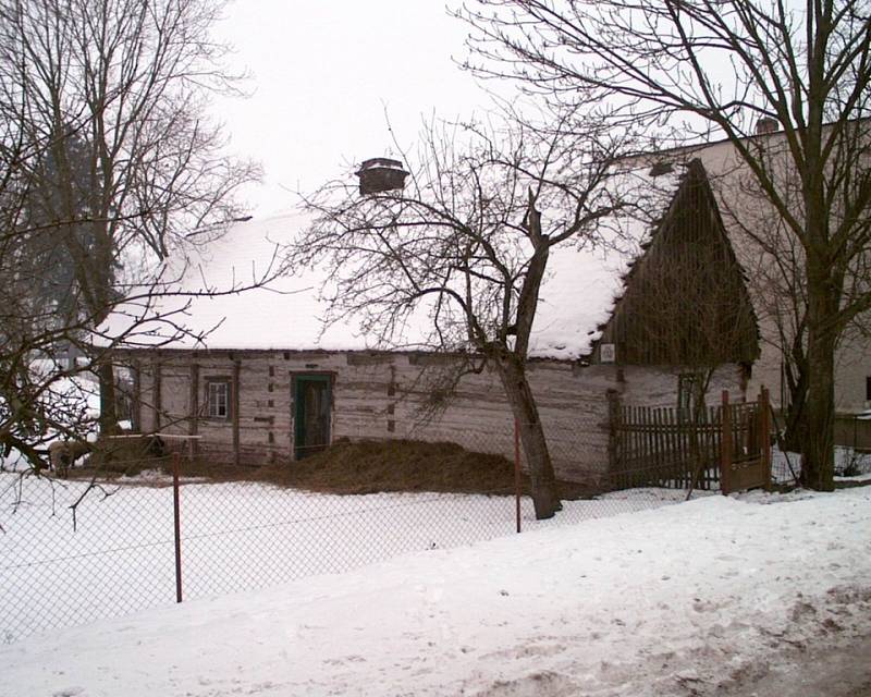 Stavbu roubené školy brzdí poslední lejstro