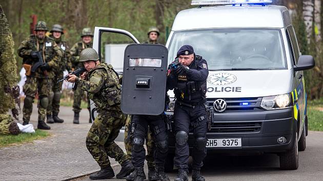 Hradba 2018 - cvičení armádních záloh a Policie ČR v Hradci Králové.