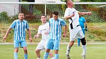 Šlágr III. třídy Sendražice (v bílém) vs. Nový Hradec Králové B (2:2).