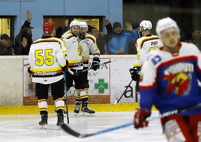 Ve třetím utkání semifinále mezi Novým Bydžovem a Českou Třebovou se ze vstřelené branky radovali častěji domácí hokejisté.