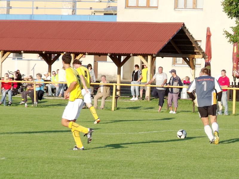 Krajská fotbalová I. B třída, skupina B: Předměřice nad Labem - Lokomotiva Hradec Králové.