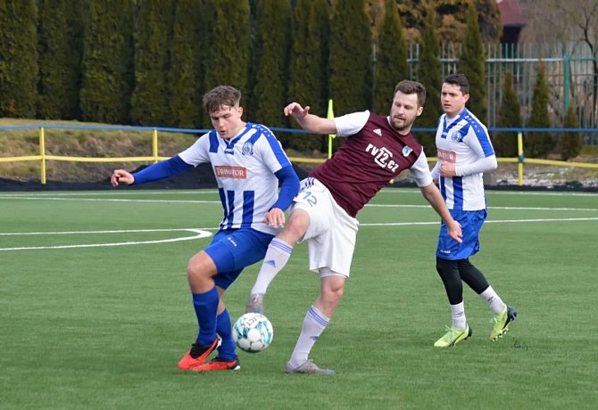 Příprava: Náchod (v modrobílém) - Nový Bydžov 2:0.