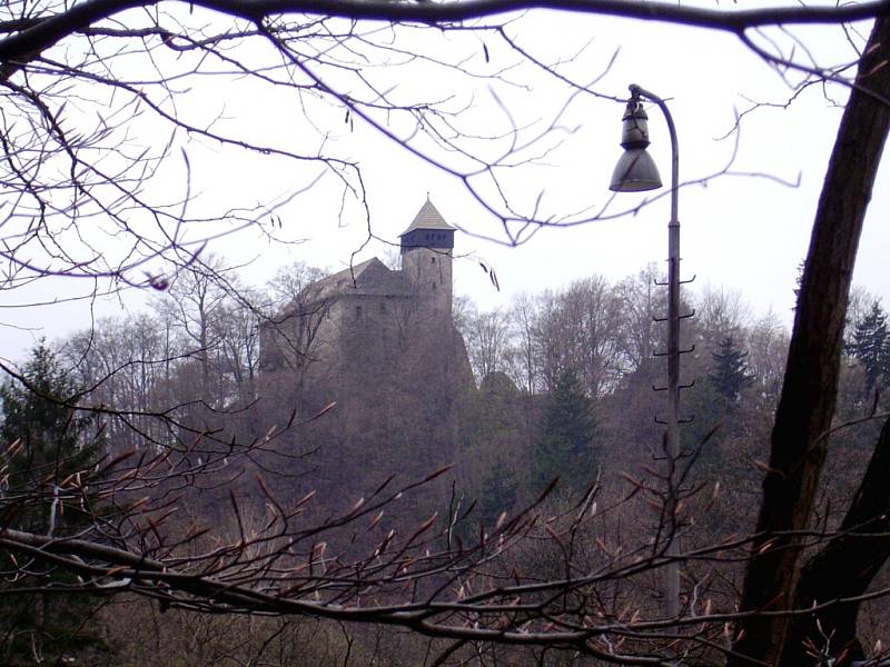 Litice nad Orlicí, nádraží a hrad