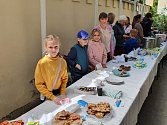 Pirožky, boršč a další ukrajinské speciality bylo možné v sobotu odpoledne ochutnat v příjemném prostředí zámku Skřivany nedaleko Nového Bydžova.