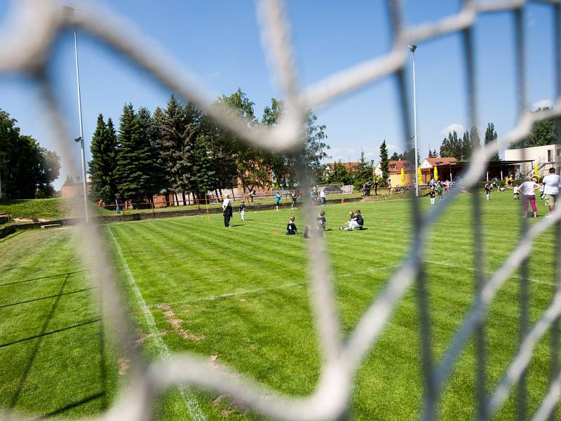 Fotbalový turnaj dětí z mateřských škol na hřišti Háječek v Hradci Králové.