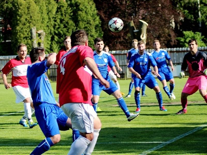 Krajský přebor ve fotbale: SK Červený Kostelec - SK Libčany.