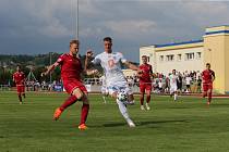 DERBY. Fotbalisté Hradce Králové porazili Chrudim 2:0. Utkání se hrálo v Holicích.