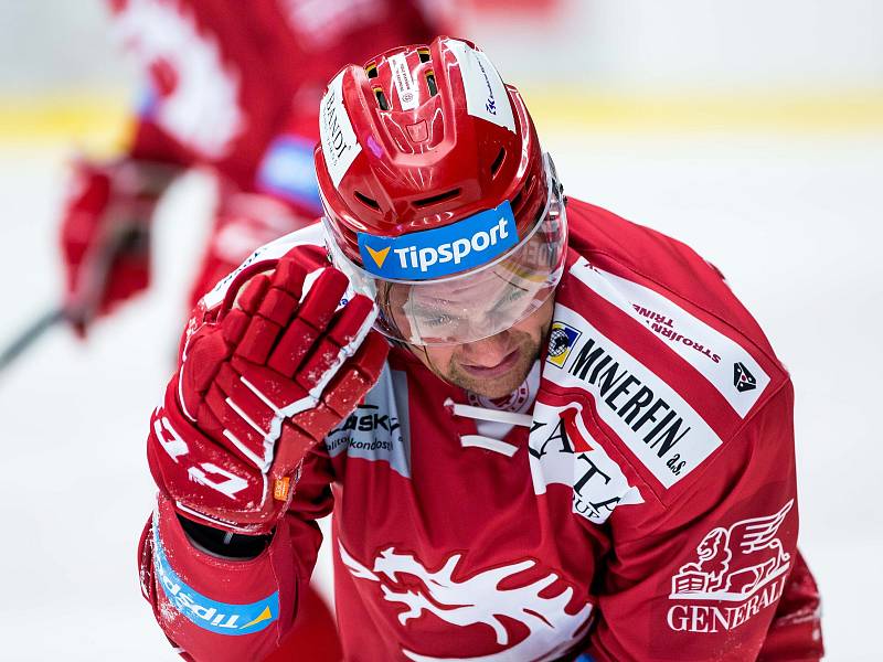 Hokejová extraliga: Mountfield HK - HC Oceláři Třinec.