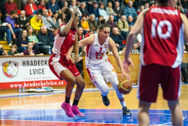 Ženská basketbalová liga - semifinále play off: Sokol Hradec Králové - Basketball Nymburk.