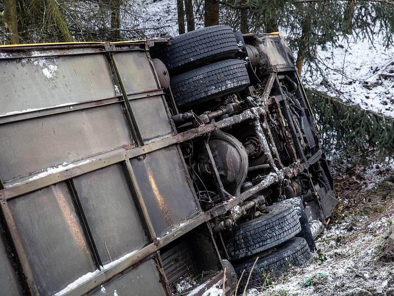 Havárie autobusu u Třebechovic pod Orebem.