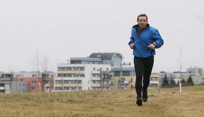 Netradiční biatlon v Hradci Králové.