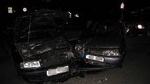 Střet dvou osobních vozidel ve Zborovské ulici v Hradci Králové.