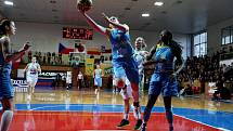 Basketbalistky USK Praha obhájily prvenství v Poháru České pošty, který od pátku do neděle hostil Hradec Králové. Tým kouče Lubora Blažka ve finálovém duelu Final Six porazil svého největšího soka Frisco Sika Brno po velkém boji 76:73.